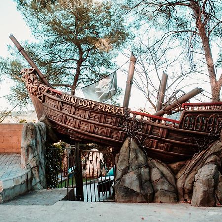 Camping Caledonia Tamarit Bagian luar foto