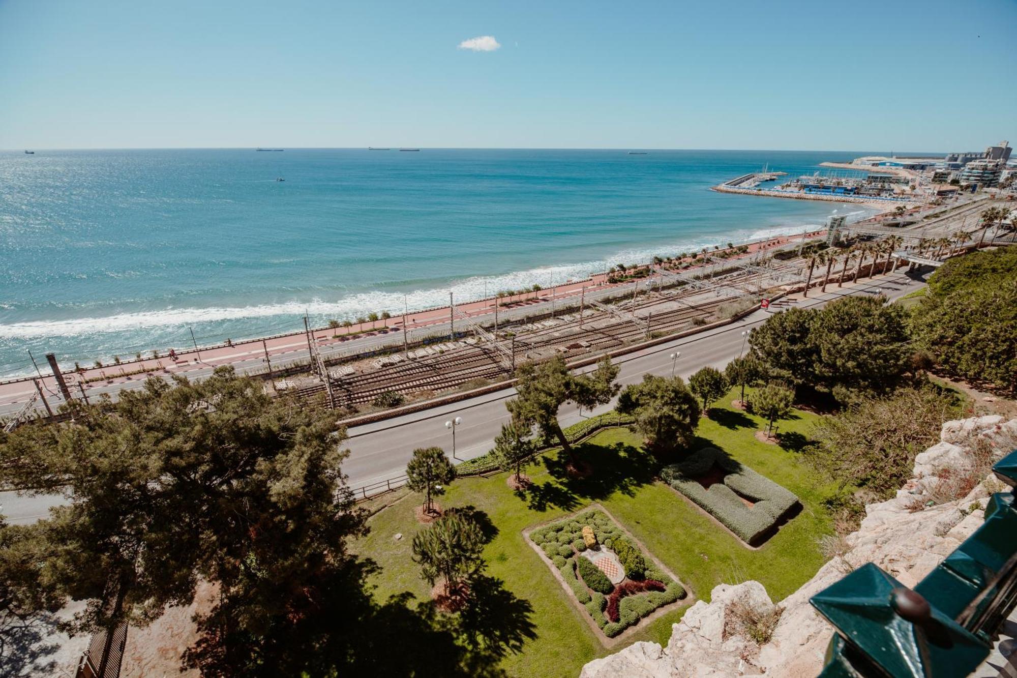 Camping Caledonia Tamarit Bagian luar foto